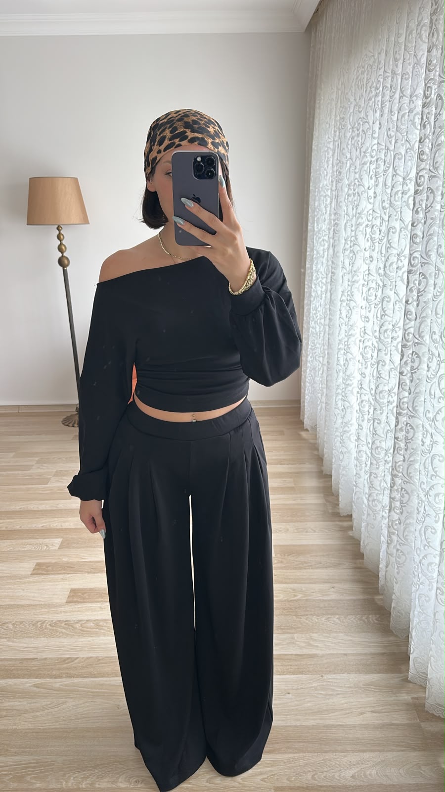 Siyah Dikiş Detaylı Pantolon - Görsel 2
